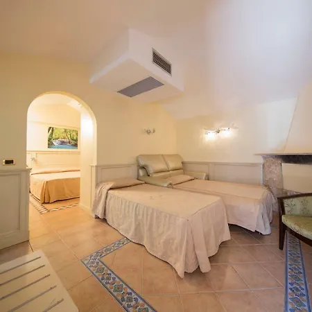 فندق Mancini Park 4*